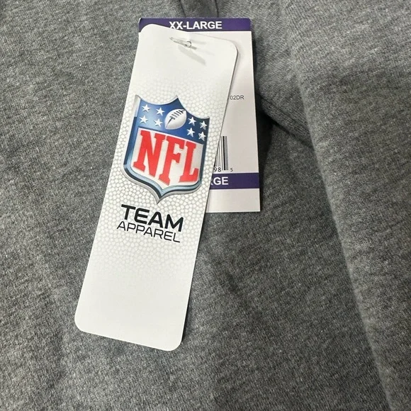 Tampa Bay Buccaneers Men’s Crewneck (2XL) Retails For $75 - Picture 6 of 10